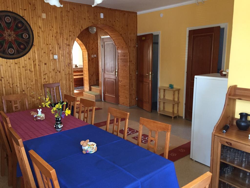 Galeria Vendeghaz Hotel Mezőkövesd Buitenkant foto
